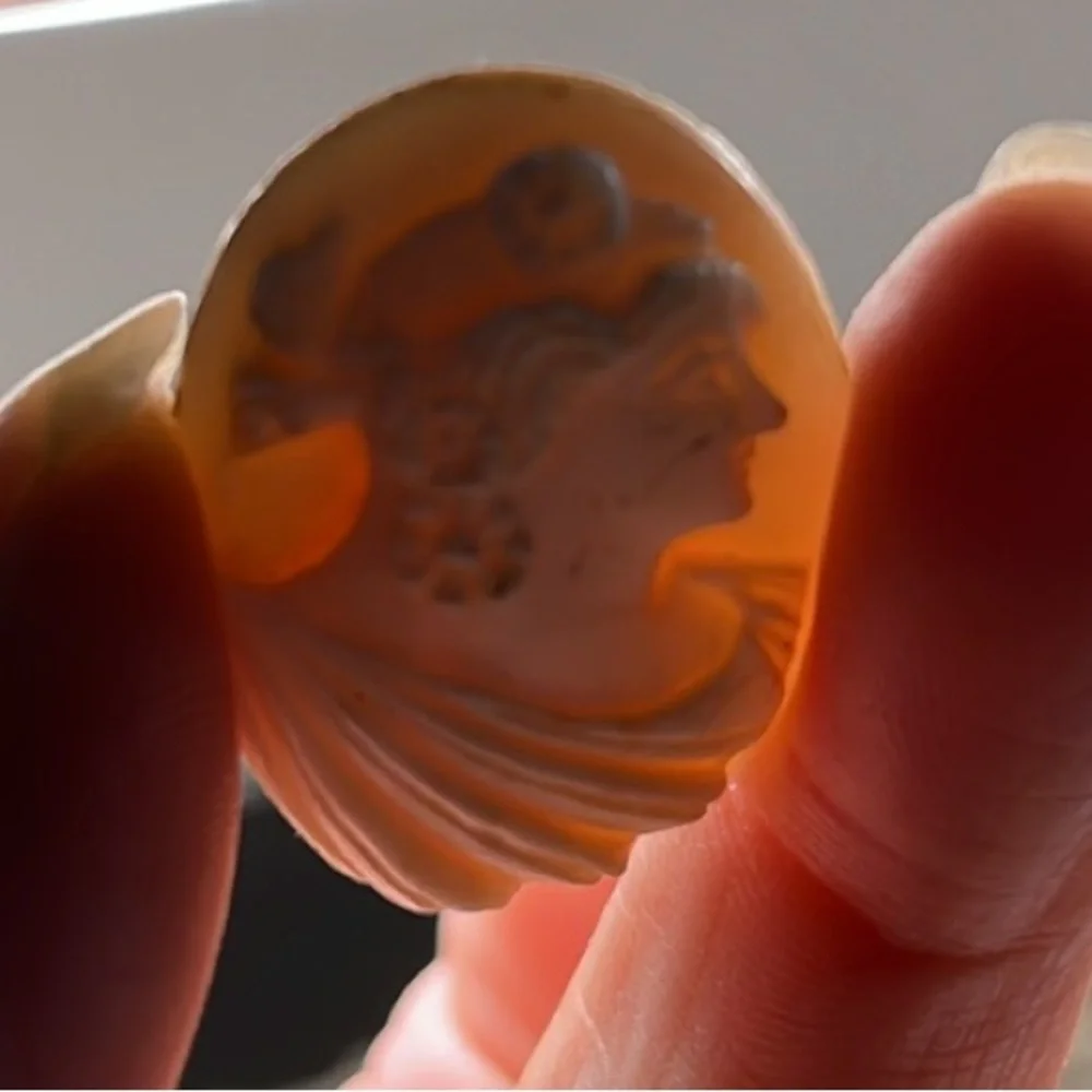 Exquisite unmounted Victorian shell cameo 1850s hand-carved bust - Picture 2 of 5